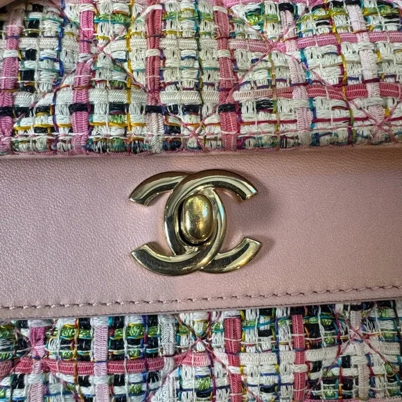 sold x Chanel Tweed & Pink Lambskin Classic Flap Bag - Picture 8 of 16